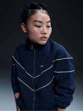 Nike Windrunner Women's Loose UV Woven Full-Zip Jacket Size XL